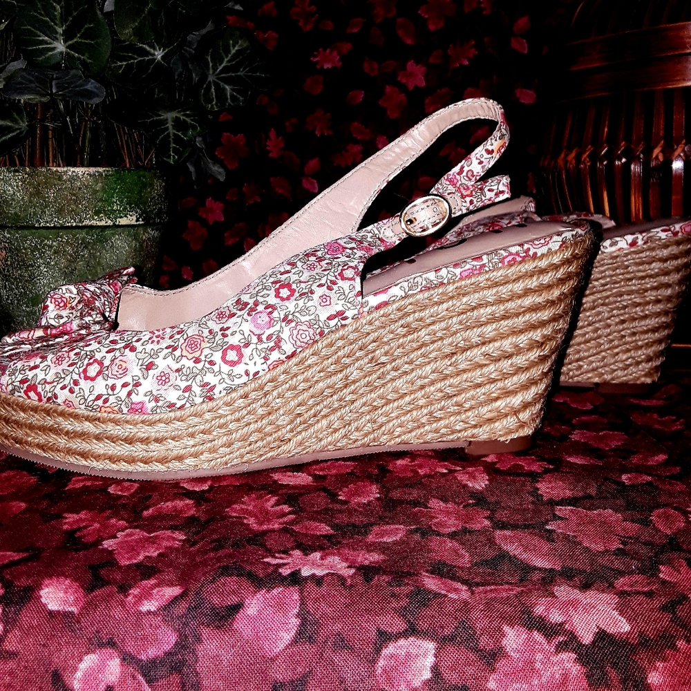 NWOT Unisa Sandals - Picture 2 of 8